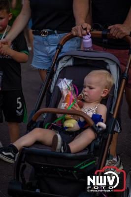 Wat een geweldige slotavond van de avondwandelvierdaagse op 't Harde. - © NWVFoto.nl