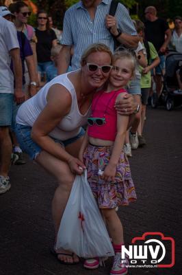 Wat een geweldige slotavond van de avondwandelvierdaagse op 't Harde. - © NWVFoto.nl