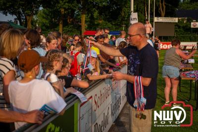 Wat een geweldige slotavond van de avondwandelvierdaagse op 't Harde. - © NWVFoto.nl