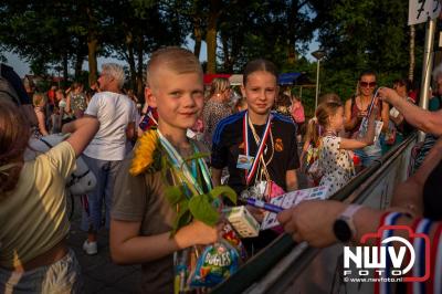 Wat een geweldige slotavond van de avondwandelvierdaagse op 't Harde. - © NWVFoto.nl
