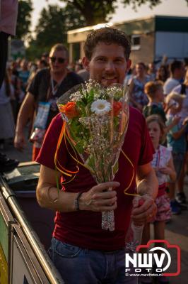 Wat een geweldige slotavond van de avondwandelvierdaagse op 't Harde. - © NWVFoto.nl