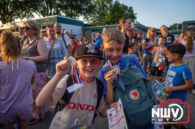 Wat een geweldige slotavond van de avondwandelvierdaagse op 't Harde. - © NWVFoto.nl