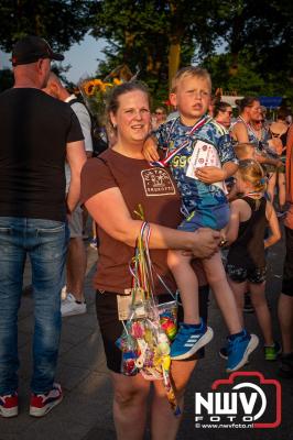 Wat een geweldige slotavond van de avondwandelvierdaagse op 't Harde. - © NWVFoto.nl