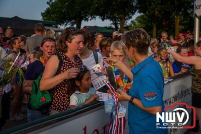 Wat een geweldige slotavond van de avondwandelvierdaagse op 't Harde. - © NWVFoto.nl