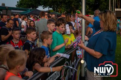 Wat een geweldige slotavond van de avondwandelvierdaagse op 't Harde. - © NWVFoto.nl