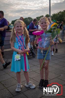 Wat een geweldige slotavond van de avondwandelvierdaagse op 't Harde. - © NWVFoto.nl