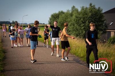In Elburg konden de deelnemers aan de avondvierdaagse weer volop genieten van het prachtige wandelweer. - © NWVFoto.nl