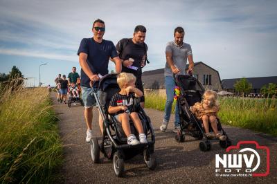 In Elburg konden de deelnemers aan de avondvierdaagse weer volop genieten van het prachtige wandelweer. - © NWVFoto.nl