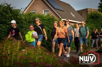 In Elburg konden de deelnemers aan de avondvierdaagse weer volop genieten van het prachtige wandelweer. - © NWVFoto.nl