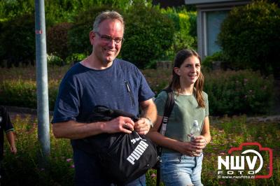 In Elburg konden de deelnemers aan de avondvierdaagse weer volop genieten van het prachtige wandelweer. - © NWVFoto.nl