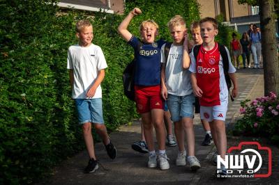 In Elburg konden de deelnemers aan de avondvierdaagse weer volop genieten van het prachtige wandelweer. - © NWVFoto.nl