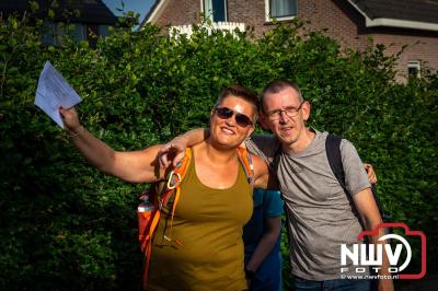 In Elburg konden de deelnemers aan de avondvierdaagse weer volop genieten van het prachtige wandelweer. - © NWVFoto.nl