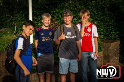 In Elburg konden de deelnemers aan de avondvierdaagse weer volop genieten van het prachtige wandelweer. - © NWVFoto.nl