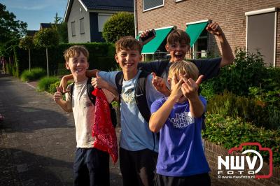 In Elburg konden de deelnemers aan de avondvierdaagse weer volop genieten van het prachtige wandelweer. - © NWVFoto.nl