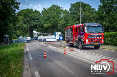 Brandweer onderweg met spoed, betrokken bij ernstig ongeval met personenauto op de N309 Eperweg 't Harde. - © NWVFoto.nl