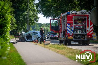 Brandweer onderweg met spoed, betrokken bij ernstig ongeval met personenauto op de N309 Eperweg 't Harde. - © NWVFoto.nl