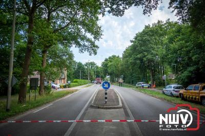 Brandweer onderweg met spoed, betrokken bij ernstig ongeval met personenauto op de N309 Eperweg 't Harde. - © NWVFoto.nl
