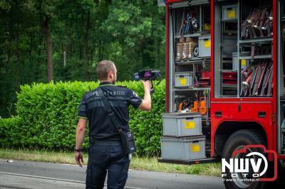 Brandweer onderweg met spoed, betrokken bij ernstig ongeval met personenauto op de N309 Eperweg 't Harde. - © NWVFoto.nl
