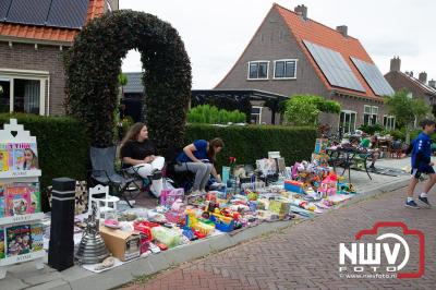 Dorpsfeest Oostendorp Bruist met muziek marktkramen en kinderkleedjes markt. - © NWVFoto.nl
