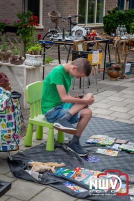 Dorpsfeest Oostendorp Bruist met muziek marktkramen en kinderkleedjes markt. - © NWVFoto.nl