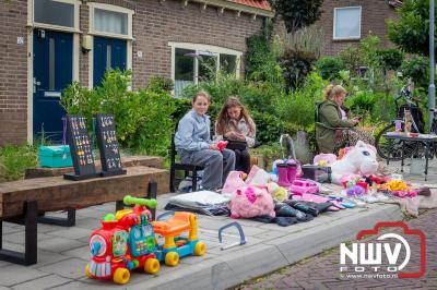 Dorpsfeest Oostendorp Bruist met muziek marktkramen en kinderkleedjes markt. - © NWVFoto.nl