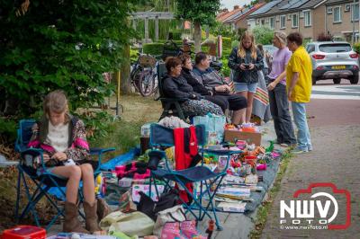 Dorpsfeest Oostendorp Bruist met muziek marktkramen en kinderkleedjes markt. - © NWVFoto.nl