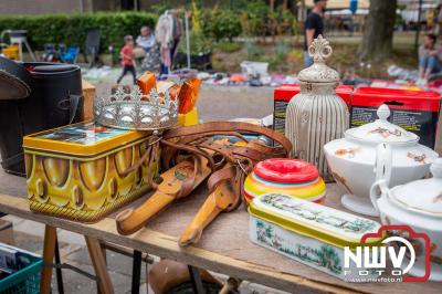 Dorpsfeest Oostendorp Bruist met muziek marktkramen en kinderkleedjes markt. - © NWVFoto.nl