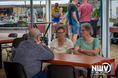 Dorpsfeest Oostendorp Bruist met muziek marktkramen en kinderkleedjes markt. - © NWVFoto.nl