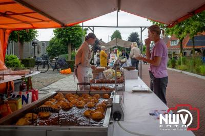 Dorpsfeest Oostendorp Bruist met muziek marktkramen en kinderkleedjes markt. - © NWVFoto.nl