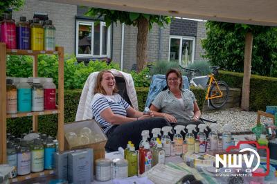 Dorpsfeest Oostendorp Bruist met muziek marktkramen en kinderkleedjes markt. - © NWVFoto.nl