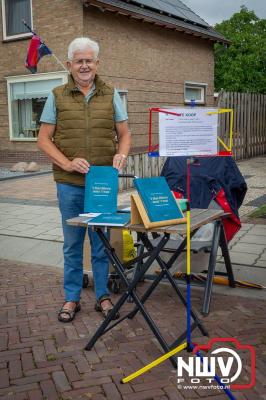 Dorpsfeest Oostendorp Bruist met muziek marktkramen en kinderkleedjes markt. - © NWVFoto.nl