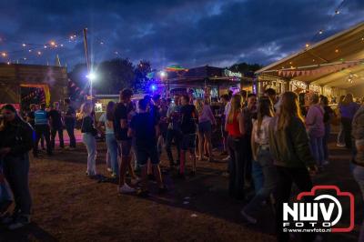 Op een nieuwe lokatie aan de Koemkolkweg in Oosterwolde  is vrijdag onder veel gezelligheid het kleinschalige Festival BigPop van start gegaan. - © NWVFoto.nl
