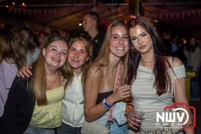 Op een nieuwe lokatie aan de Koemkolkweg in Oosterwolde  is vrijdag onder veel gezelligheid het kleinschalige Festival BigPop van start gegaan. - © NWVFoto.nl