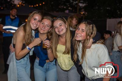 Op een nieuwe lokatie aan de Koemkolkweg in Oosterwolde  is vrijdag onder veel gezelligheid het kleinschalige Festival BigPop van start gegaan. - © NWVFoto.nl