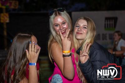 Op een nieuwe lokatie aan de Koemkolkweg in Oosterwolde  is vrijdag onder veel gezelligheid het kleinschalige Festival BigPop van start gegaan. - © NWVFoto.nl