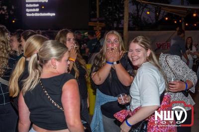 Op een nieuwe lokatie aan de Koemkolkweg in Oosterwolde  is vrijdag onder veel gezelligheid het kleinschalige Festival BigPop van start gegaan. - © NWVFoto.nl