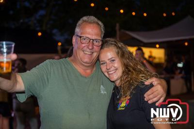 Op een nieuwe lokatie aan de Koemkolkweg in Oosterwolde  is vrijdag onder veel gezelligheid het kleinschalige Festival BigPop van start gegaan. - © NWVFoto.nl