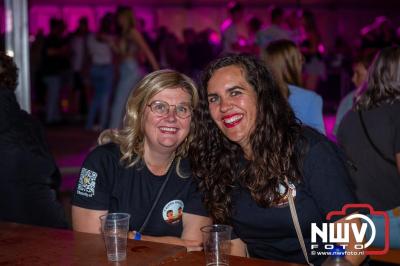 Op een nieuwe lokatie aan de Koemkolkweg in Oosterwolde  is vrijdag onder veel gezelligheid het kleinschalige Festival BigPop van start gegaan. - © NWVFoto.nl