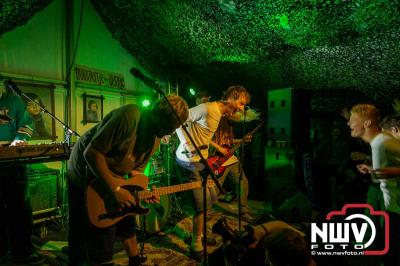 Op een nieuwe lokatie aan de Koemkolkweg in Oosterwolde  is vrijdag onder veel gezelligheid het kleinschalige Festival BigPop van start gegaan. - © NWVFoto.nl
