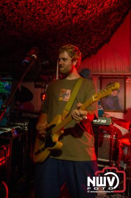 Op een nieuwe lokatie aan de Koemkolkweg in Oosterwolde  is vrijdag onder veel gezelligheid het kleinschalige Festival BigPop van start gegaan. - © NWVFoto.nl