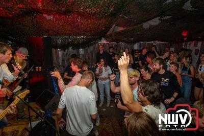 Op een nieuwe lokatie aan de Koemkolkweg in Oosterwolde  is vrijdag onder veel gezelligheid het kleinschalige Festival BigPop van start gegaan. - © NWVFoto.nl