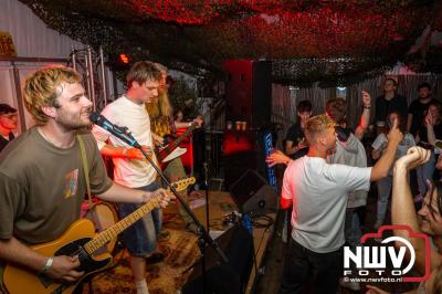 Op een nieuwe lokatie aan de Koemkolkweg in Oosterwolde  is vrijdag onder veel gezelligheid het kleinschalige Festival BigPop van start gegaan. - © NWVFoto.nl