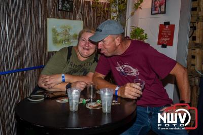 Op een nieuwe lokatie aan de Koemkolkweg in Oosterwolde  is vrijdag onder veel gezelligheid het kleinschalige Festival BigPop van start gegaan. - © NWVFoto.nl