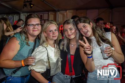Op een nieuwe lokatie aan de Koemkolkweg in Oosterwolde  is vrijdag onder veel gezelligheid het kleinschalige Festival BigPop van start gegaan. - © NWVFoto.nl