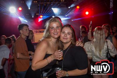 Op een nieuwe lokatie aan de Koemkolkweg in Oosterwolde  is vrijdag onder veel gezelligheid het kleinschalige Festival BigPop van start gegaan. - © NWVFoto.nl