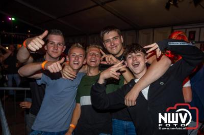 Op een nieuwe lokatie aan de Koemkolkweg in Oosterwolde  is vrijdag onder veel gezelligheid het kleinschalige Festival BigPop van start gegaan. - © NWVFoto.nl