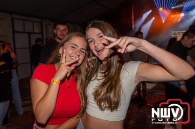 Op een nieuwe lokatie aan de Koemkolkweg in Oosterwolde  is vrijdag onder veel gezelligheid het kleinschalige Festival BigPop van start gegaan. - © NWVFoto.nl
