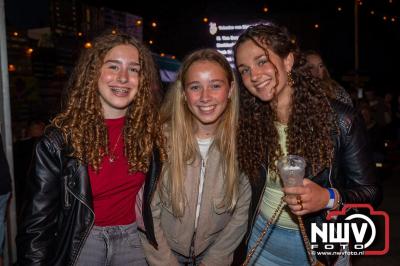 Op een nieuwe lokatie aan de Koemkolkweg in Oosterwolde  is vrijdag onder veel gezelligheid het kleinschalige Festival BigPop van start gegaan. - © NWVFoto.nl