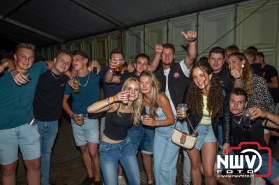 Op een nieuwe lokatie aan de Koemkolkweg in Oosterwolde  is vrijdag onder veel gezelligheid het kleinschalige Festival BigPop van start gegaan. - © NWVFoto.nl
