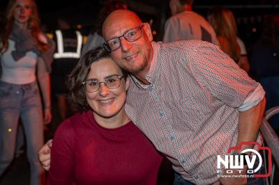 Op een nieuwe lokatie aan de Koemkolkweg in Oosterwolde  is vrijdag onder veel gezelligheid het kleinschalige Festival BigPop van start gegaan. - © NWVFoto.nl